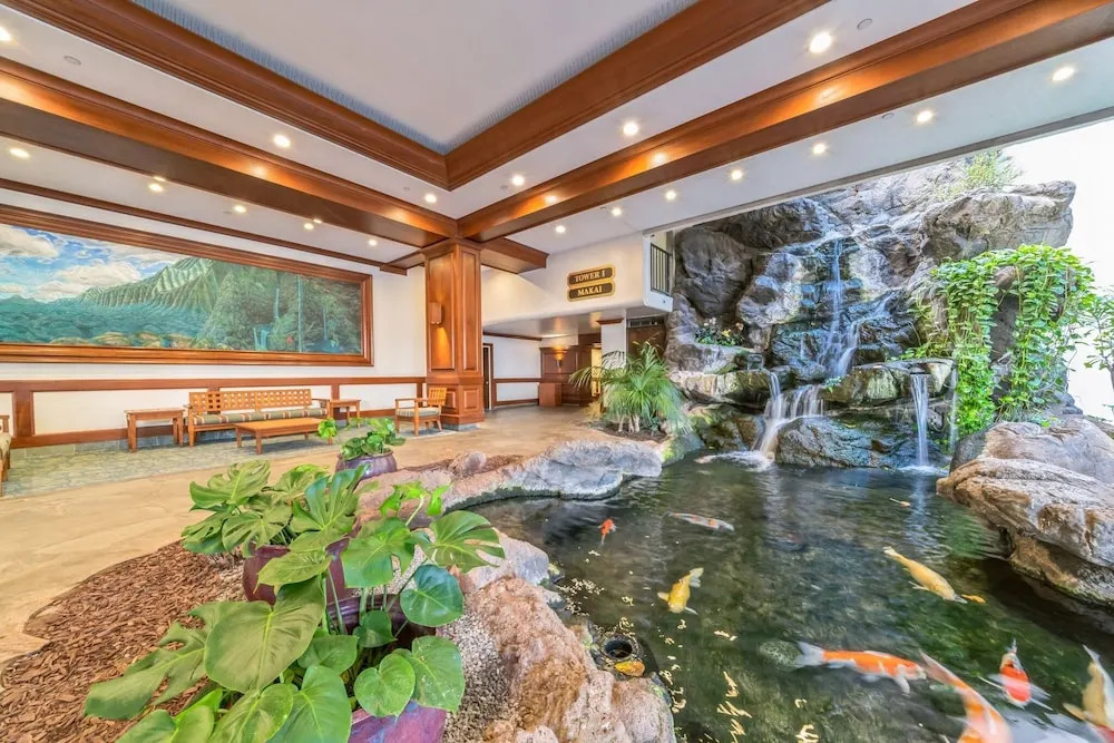 Gorgeous High Rise Waikiki Condo with Ocean and Diamond Head Views