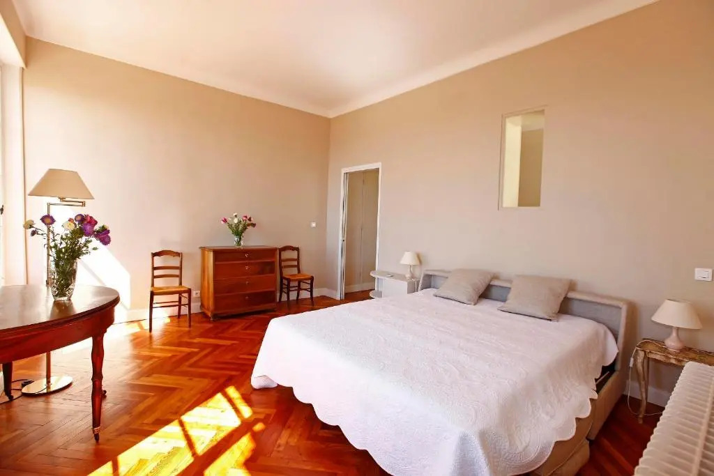 PALMERAIE - Magnifique appartement dépoque avec Vue Mer 4 personnes avec terrasse Le Port Nice
