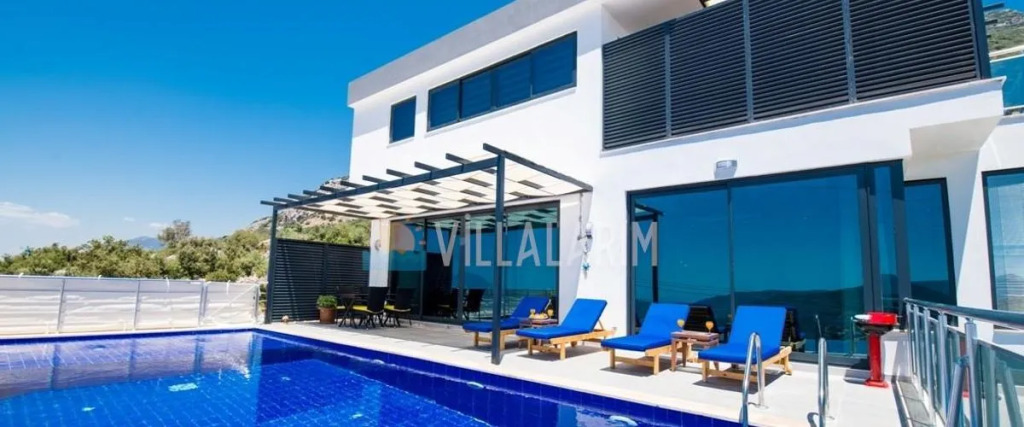 Villa Twins 1