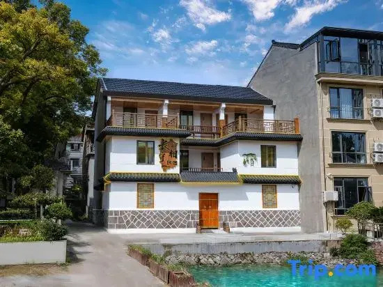 Changxiangshou Homestay (Hengdian Qingming Shanghe Tu)
