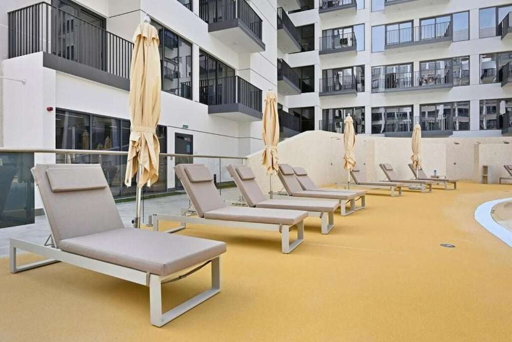 Bloomfields Sleek 1BR in Azizi Mirage 1