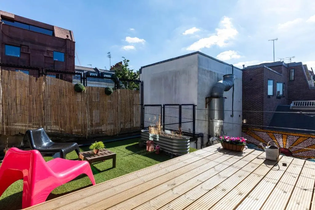 Modernised Apartments 1 and 2 Bedrooms Option Terrace and Balcony High Street