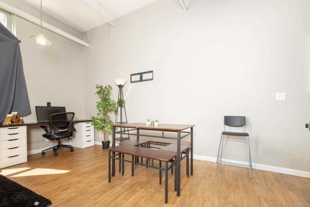 HUGE 2 Bedroom historic loft | Downtown Denver