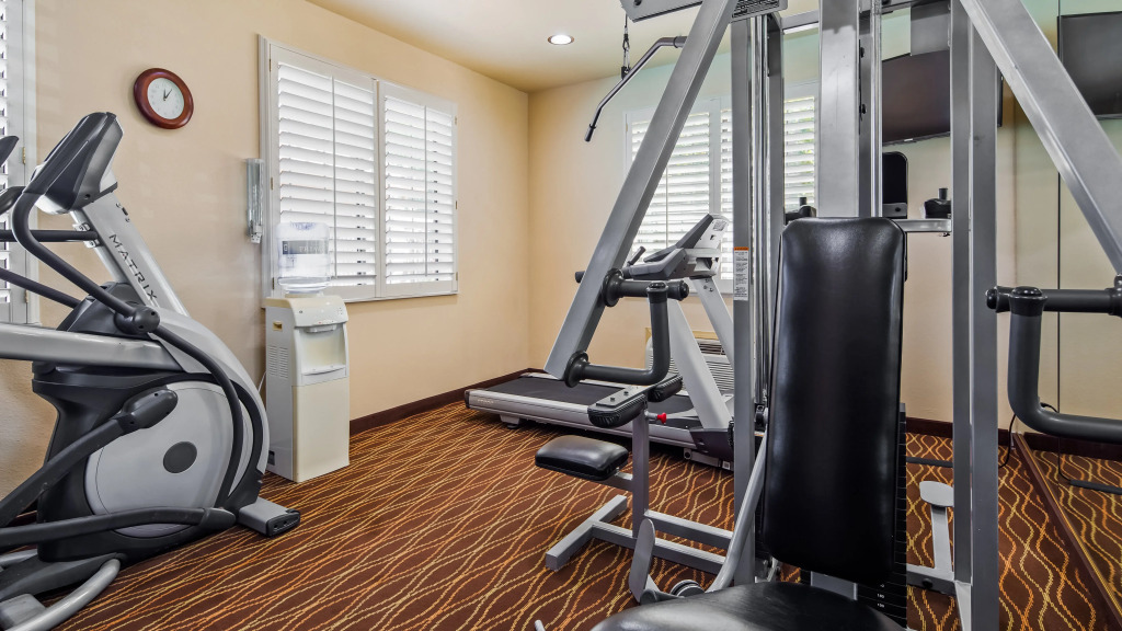 Best Western Plus Crown Colony Inn & Suites