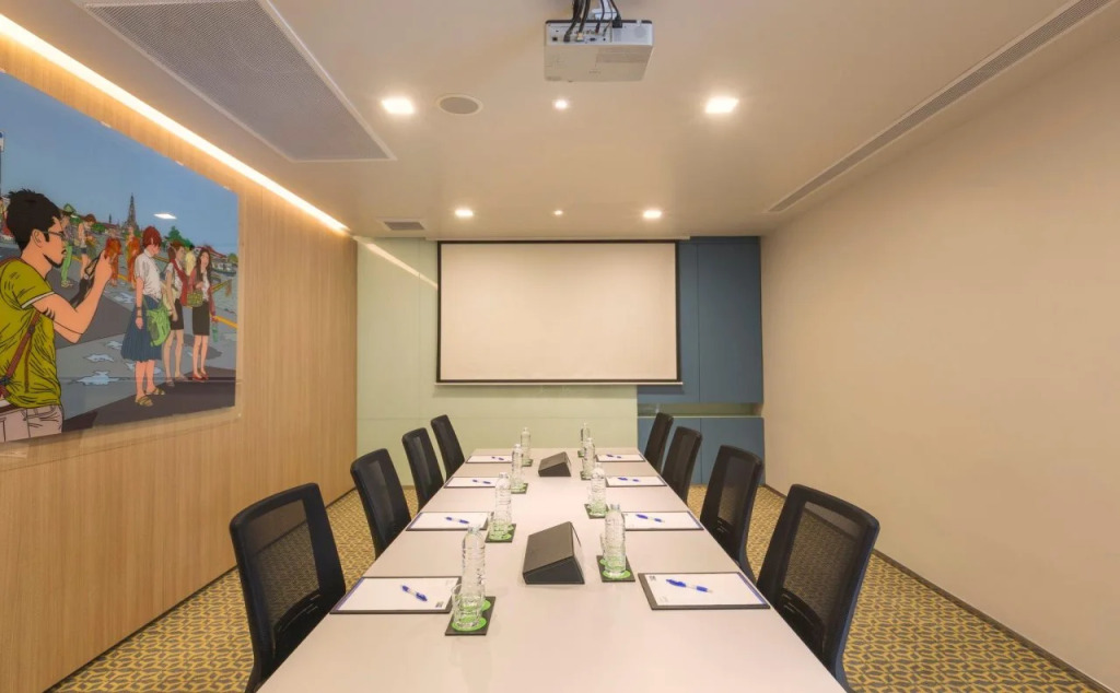 Отель Holiday Inn Express Bangkok Sathorn