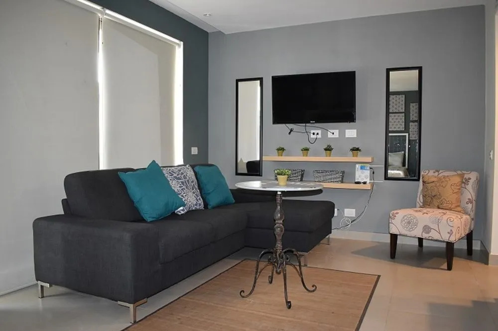 Estudio con alberca by Project 4 life