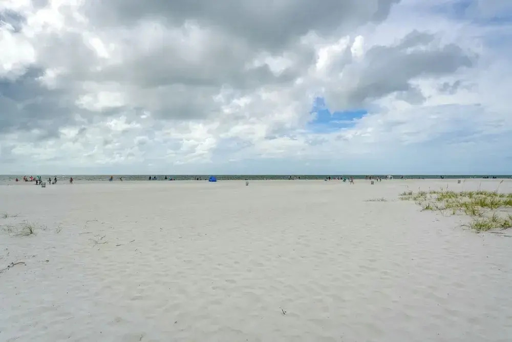 Coastal 'sea Side' Townhome - Walk to Beach!