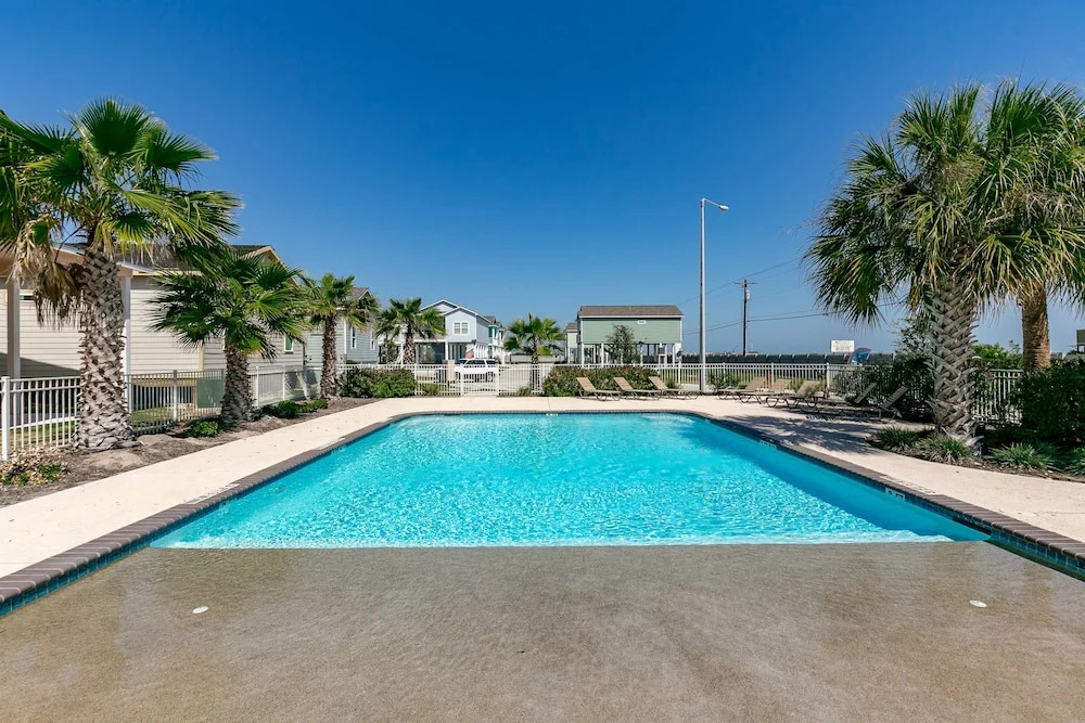 New & Family-Friendly Rockport Beach House - 3 Br home by RedAwning