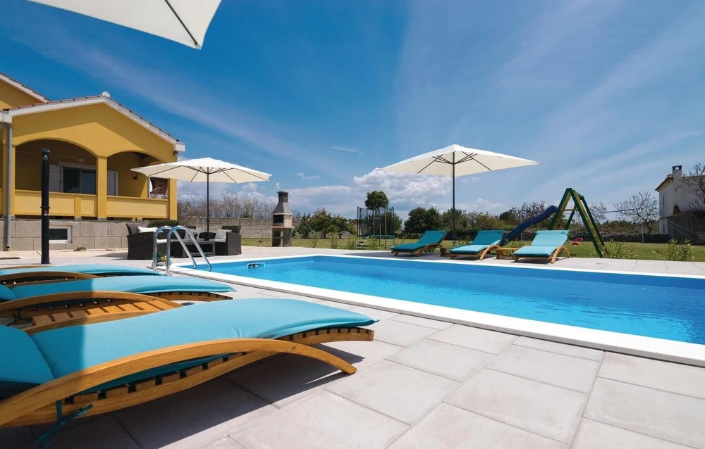 Nice Home in Vrsi With Wifi and 3 Bedrooms