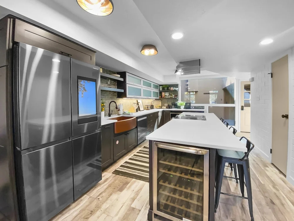 1674 Captain Molly's Hideout! Walk To Slopes! Hottub Pool! 3 Bedroom Condo