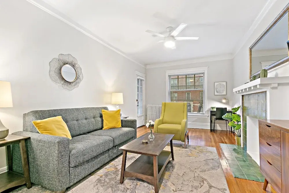 Chic 2BR Escape - Buckingham 1