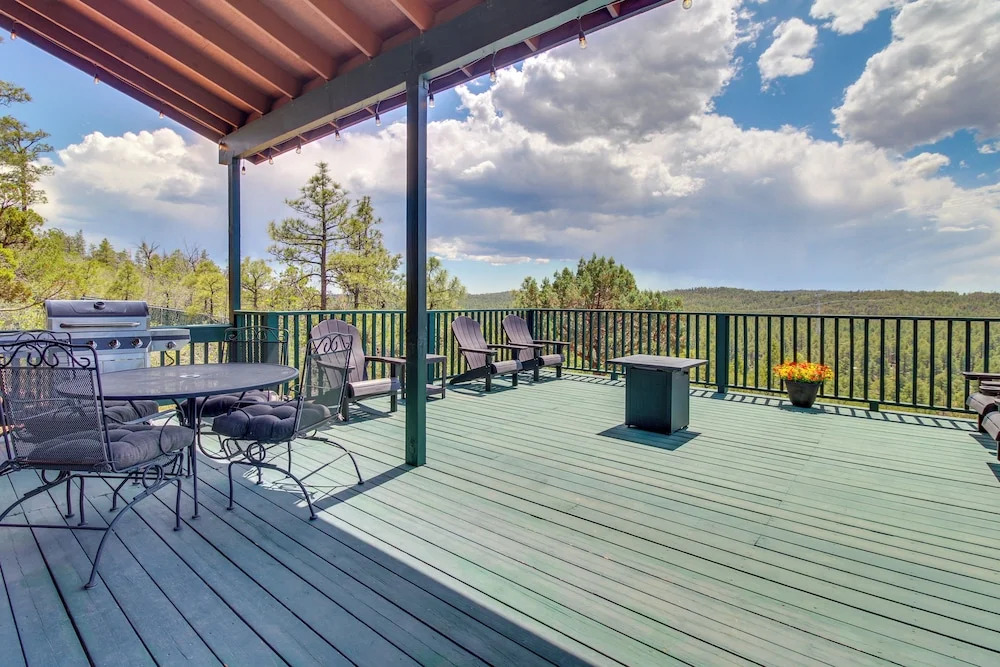 Mtn-view Hilltop Hideaway w/ Deck in Show Low