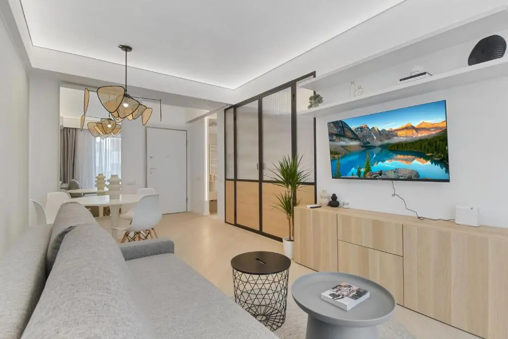 Cortina North 1BR Ap with parking and self check in