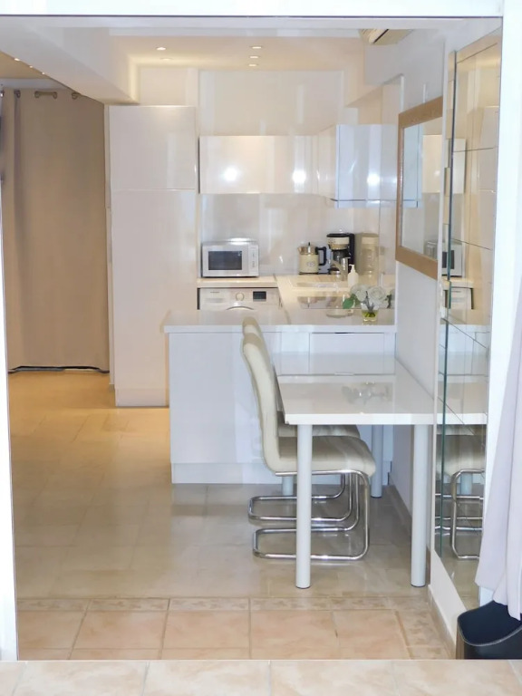 Beautiful White One Bedroom Croisette