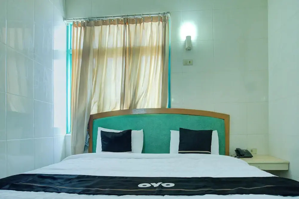 Townhouse Oak Palembang Near Jembatan Ampera Formerly Azzura Hotel