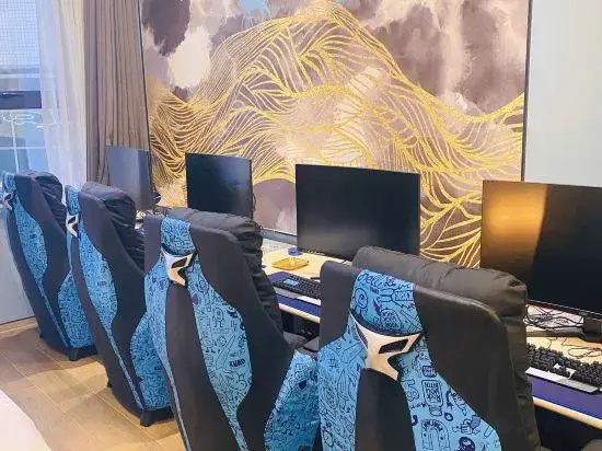 Luohe Pomegranate Electric Sports Hotel (Xintiandi Branch)
