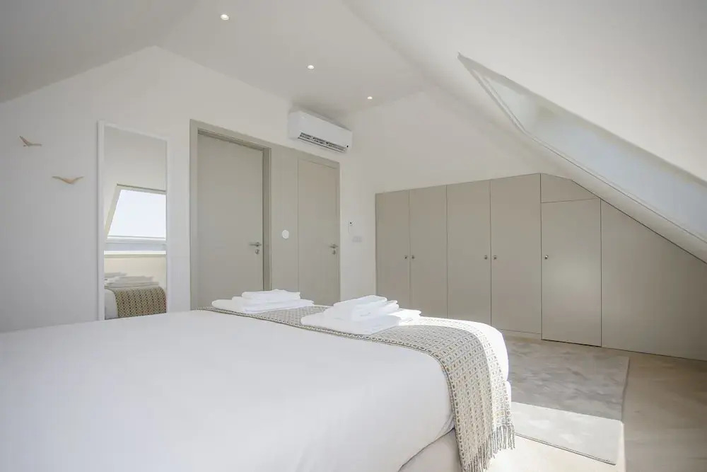 Liiiving - Luxury Beachfront Apartment V
