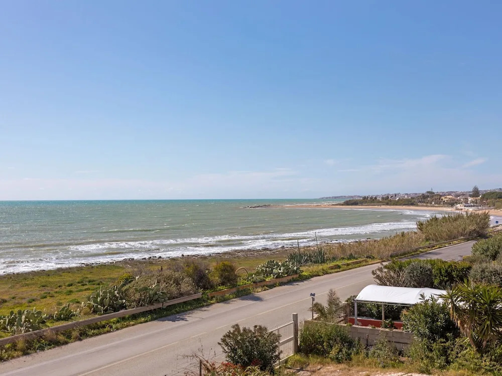 Pleasant Holiday Home in Donnalucata near Spiaggia Micenci