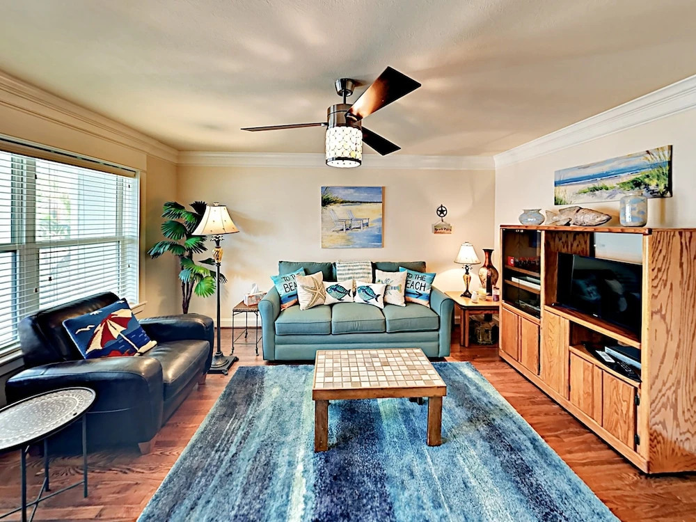 Coastal  W/ Pool, Sundeck & Boat Slip 3 Bedroom Townhouse