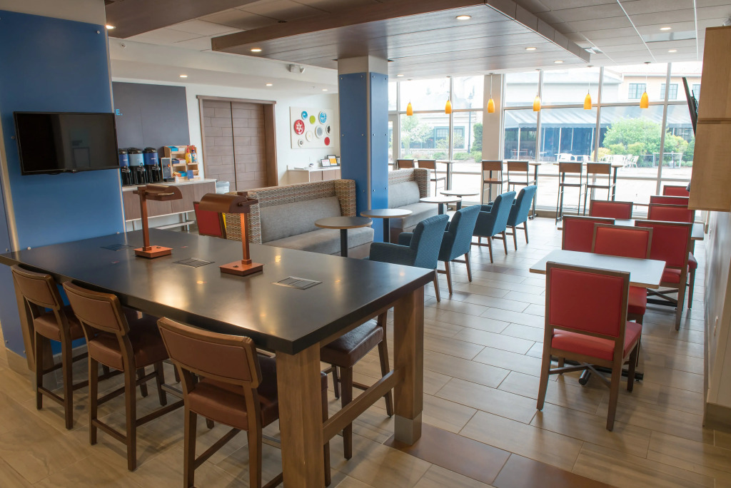 Holiday Inn Express & Suites Fort Wayne North by IHG
