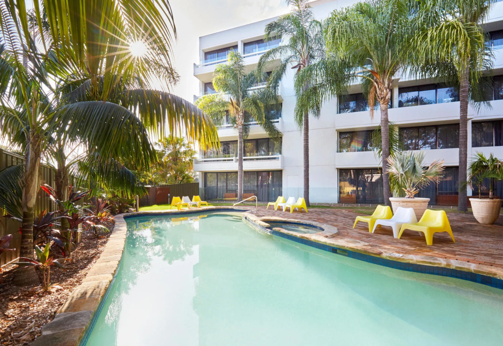 Holiday Inn Warwick Farm by IHG