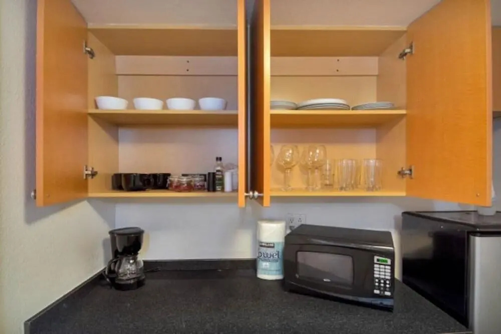 Amazing Apartment,hallandale Beach, Walk to Ocean!