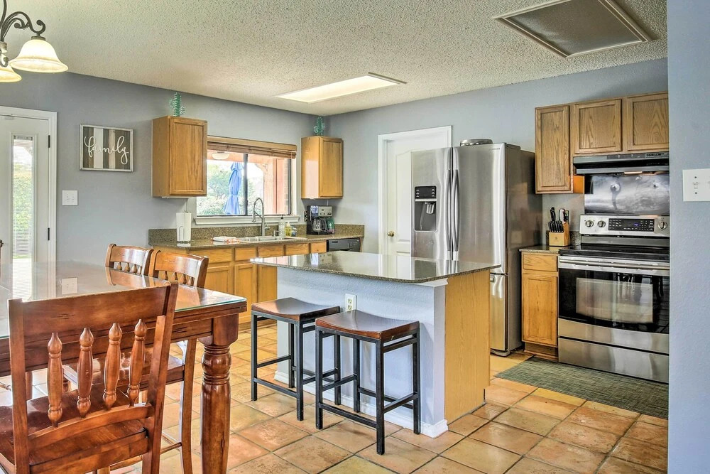 San Antonio Getaway ~ 18 Mi to Dtwn + Pool!