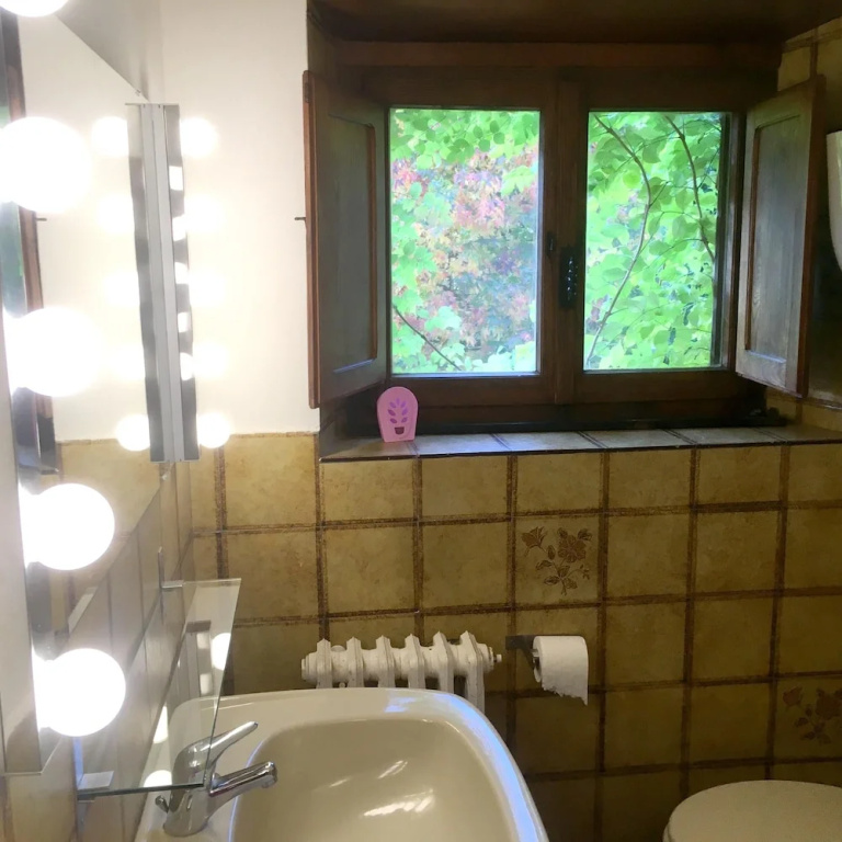 Elegant Villa in Tuoro sul Trasimeno with Private Pool