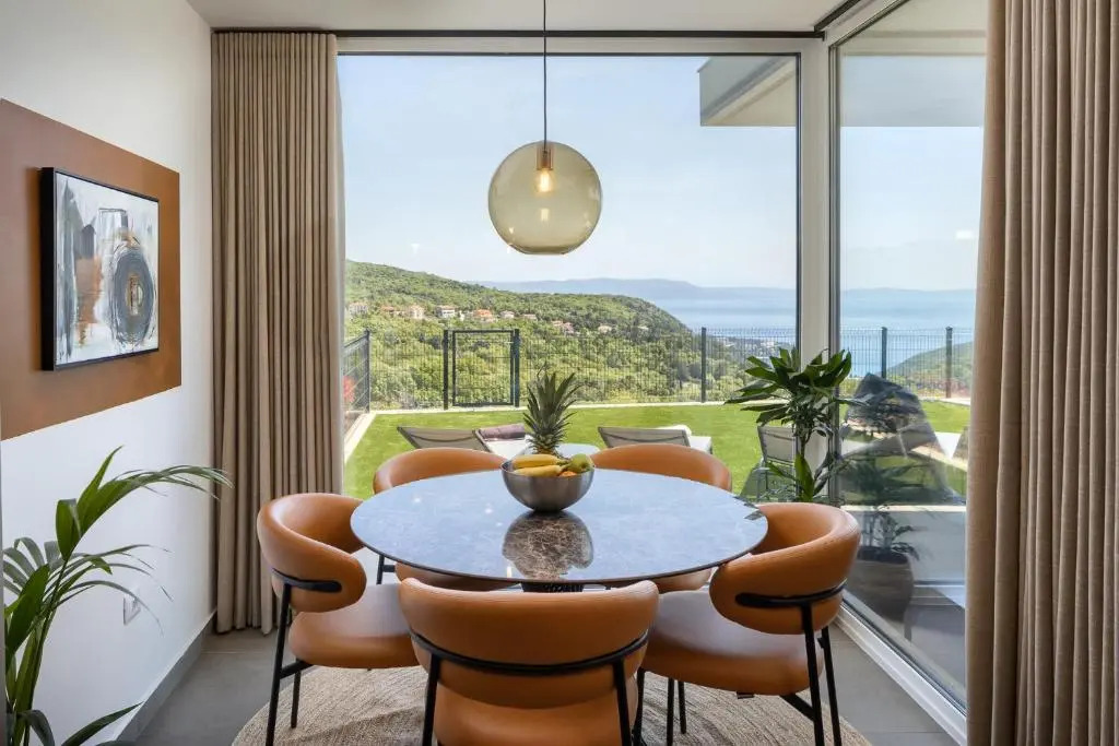 Royal Hilltop Residence