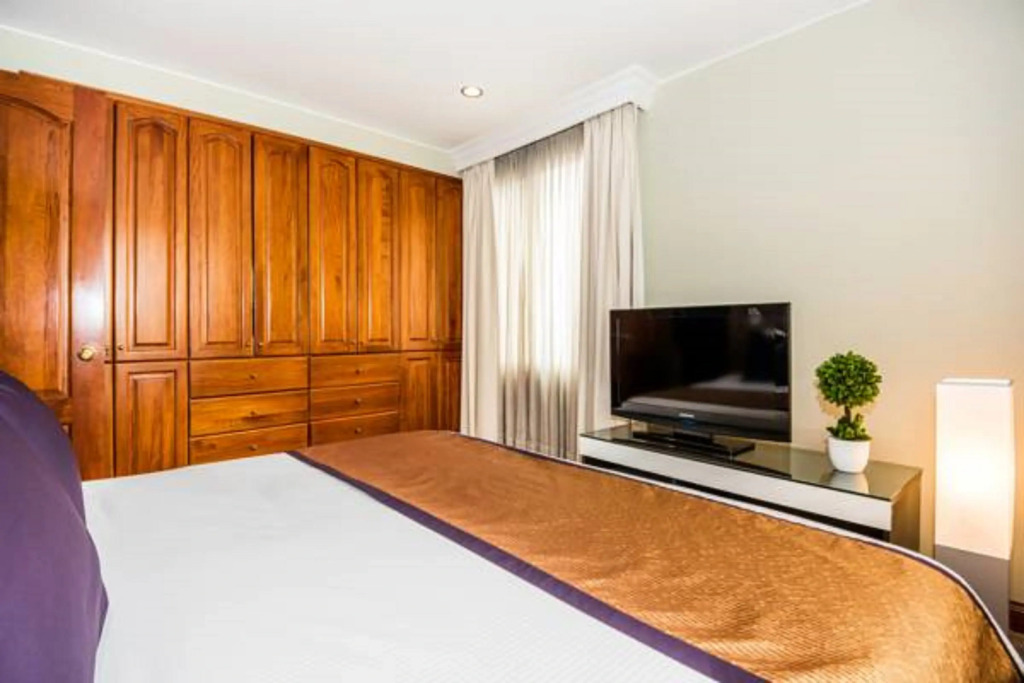Lloyds Apartasuites Parque 93