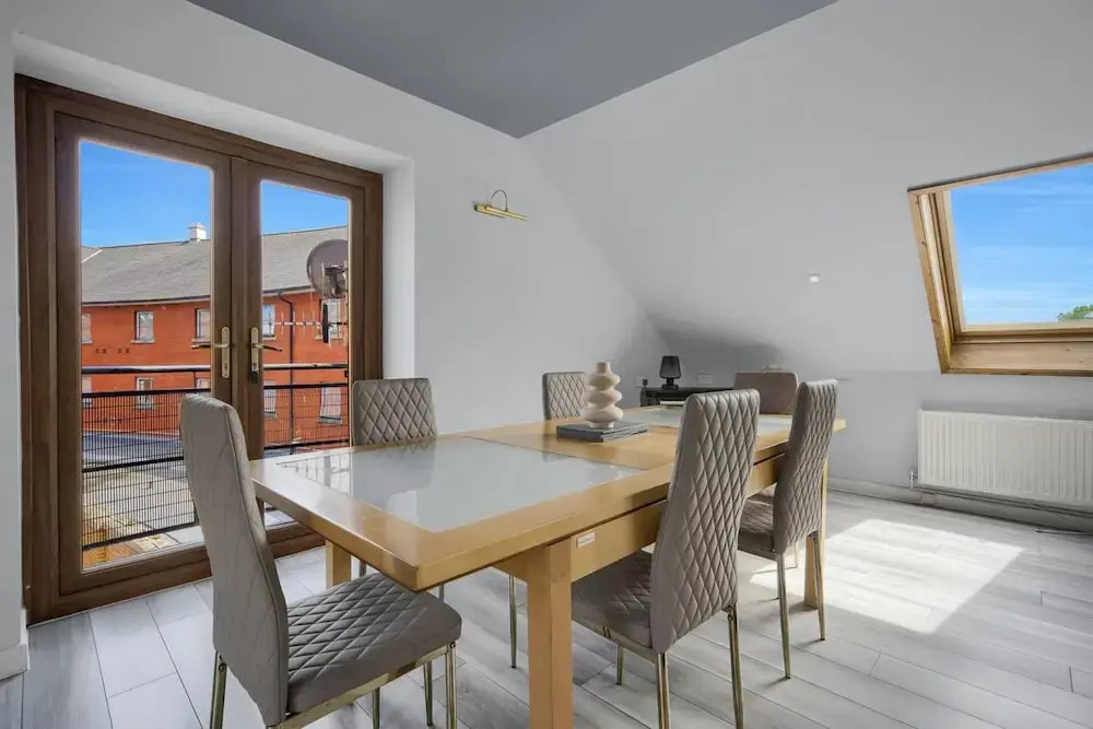 Luxury Penthouse Suite - Swansea Central - Beach