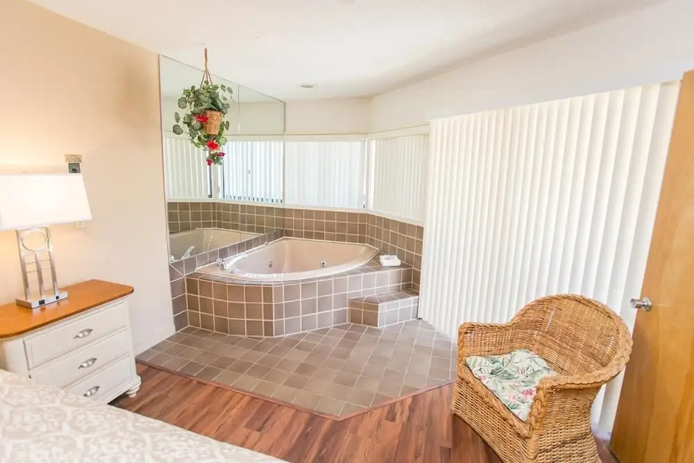 Hibiscus E203 Free Activities, Oceanfront, Wifi, 3 Pools