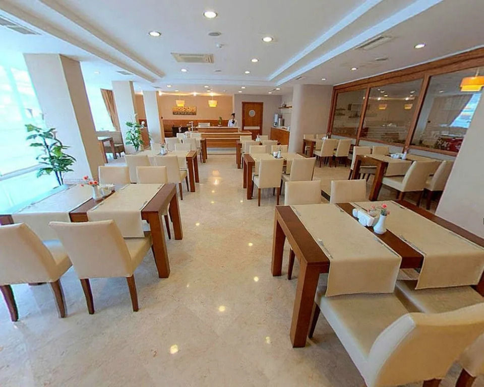 Mom Hotel
