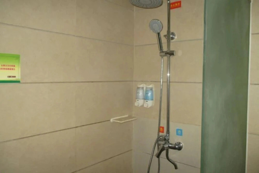 Yiyang City 100 Hotel