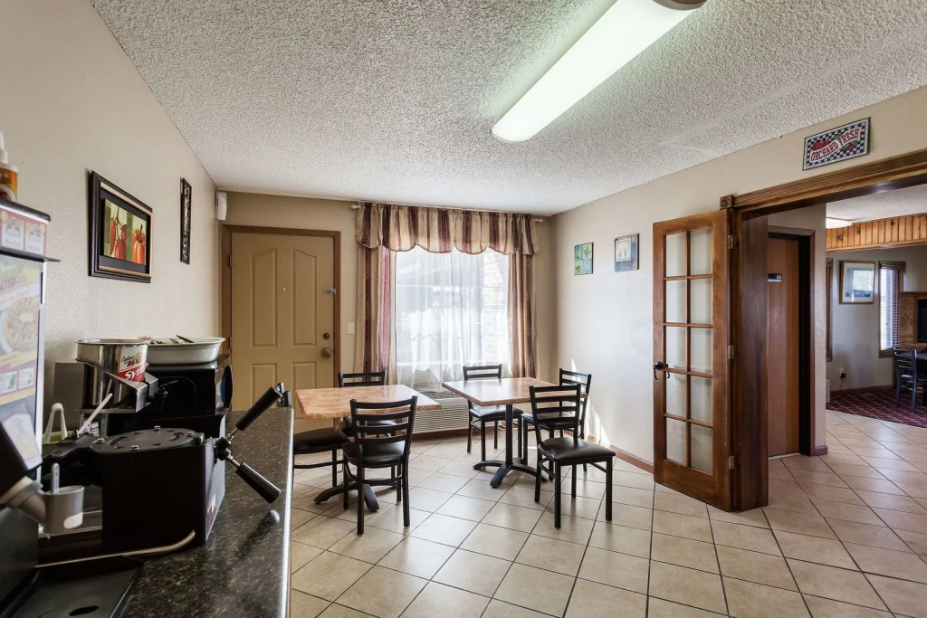 Dragonfly Inn & Suites
