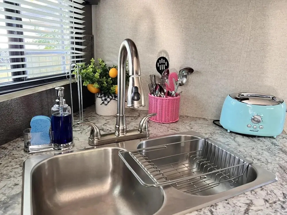 RV Camper Paradise on the Wheels Near Clearwater Beaches