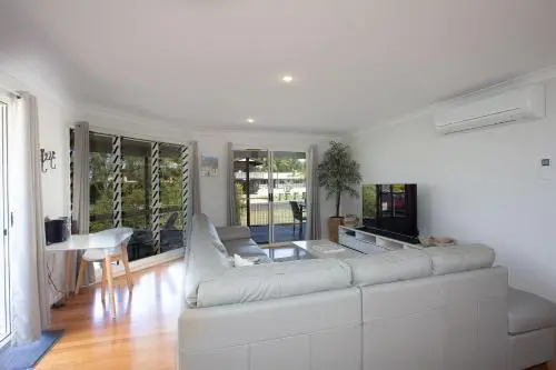14 Zircon Street Centrally Located Family Home With Covered Deck Close To Patrolled Beach & Shops