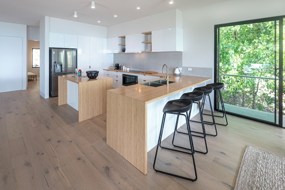 NEW Luxury Hamilton Island Estate