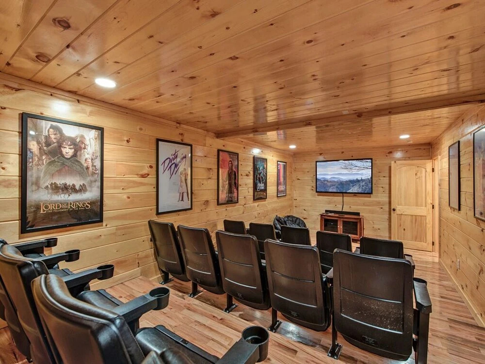 Parkside Lodge 6 Bedroom Home with Hot Tub