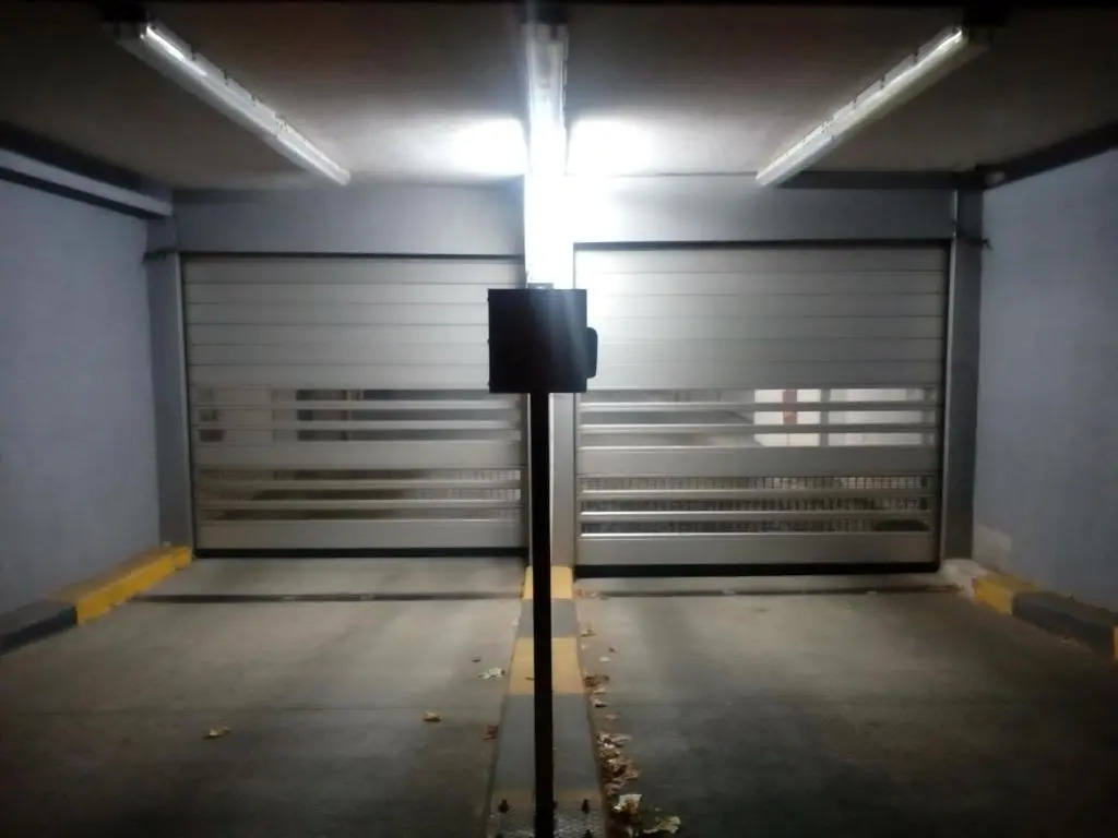 Dominant Studio Hostel with Free Parking for Preregistered Drivers & Garage with CCTV