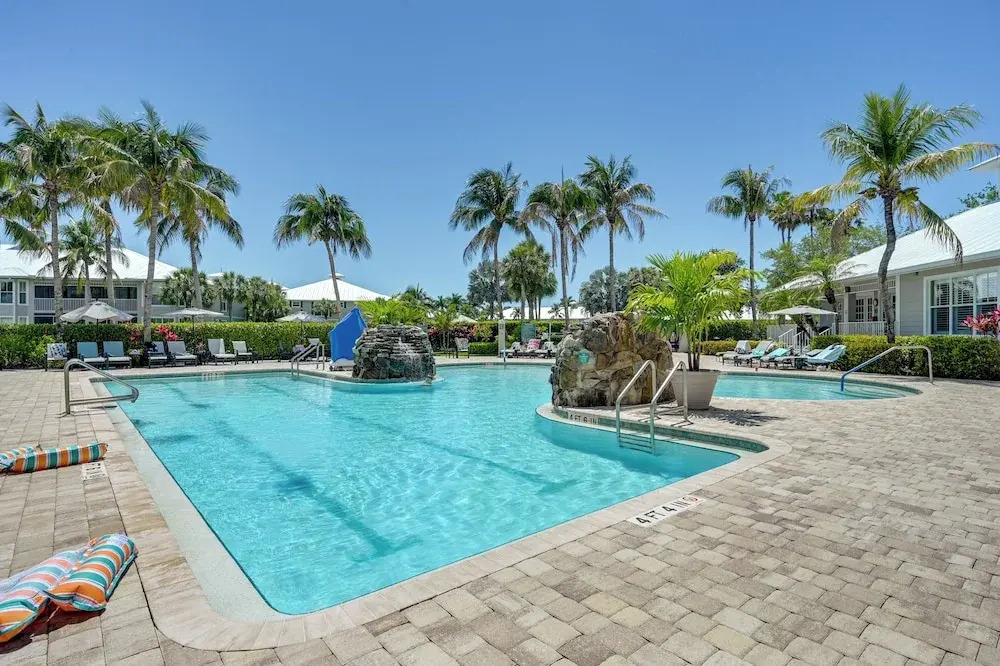 Newly Updated Golf Villa w/ Free Golf May-oct