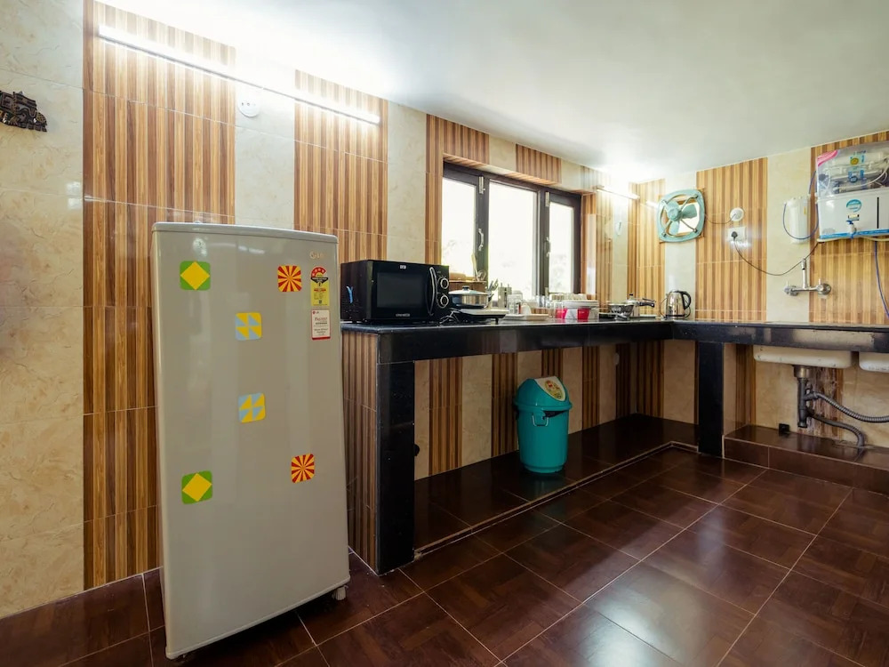 OYO 14132 Home Elegant 1BHK Kempty Road