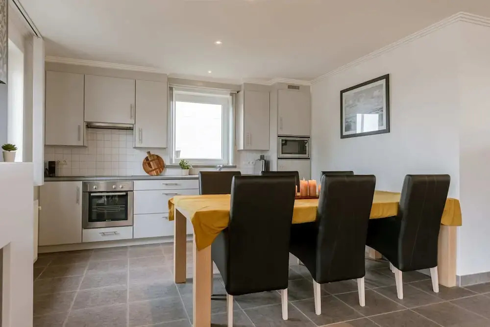 Huswell - Family Apartment With Parking
