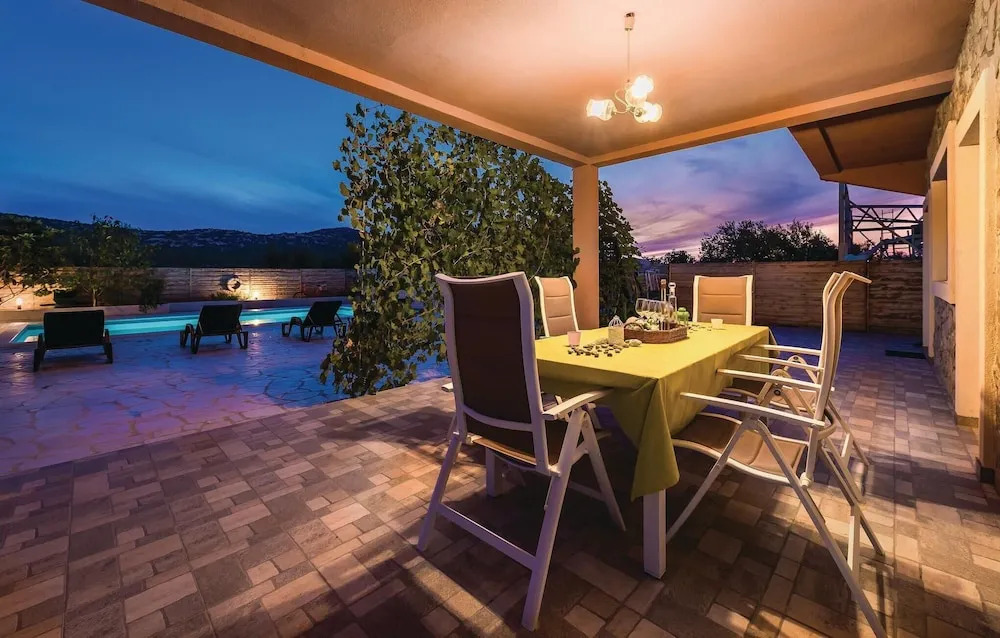Stunning Home in Tribunj With Wifi and 4 Bedrooms