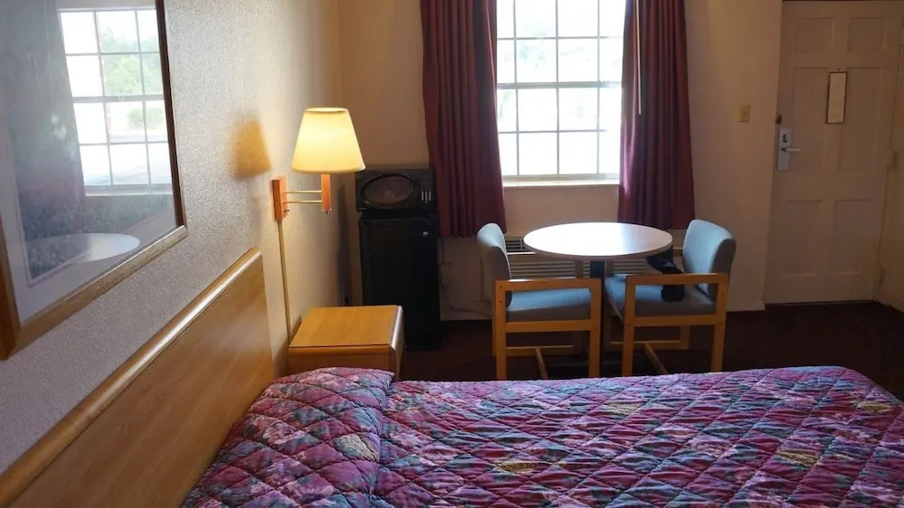 Travelers Inn