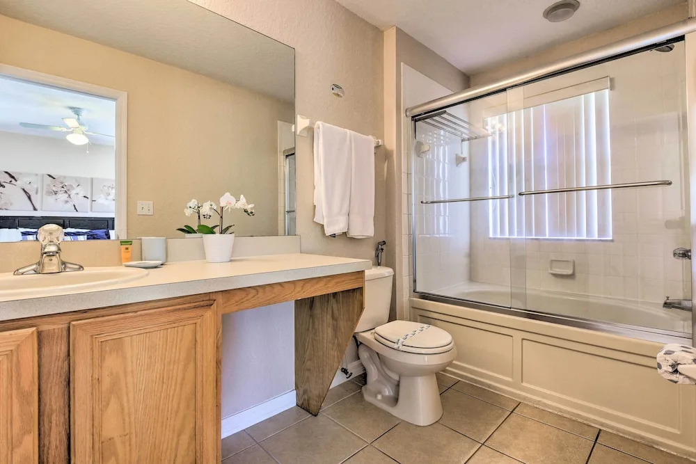 Cozy Resort Townhome w/ Gas Grill, 3 Mi to Disney!