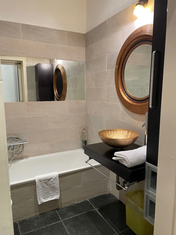 Elegant Apt-typical Roman Palazzina Pz Alessandria