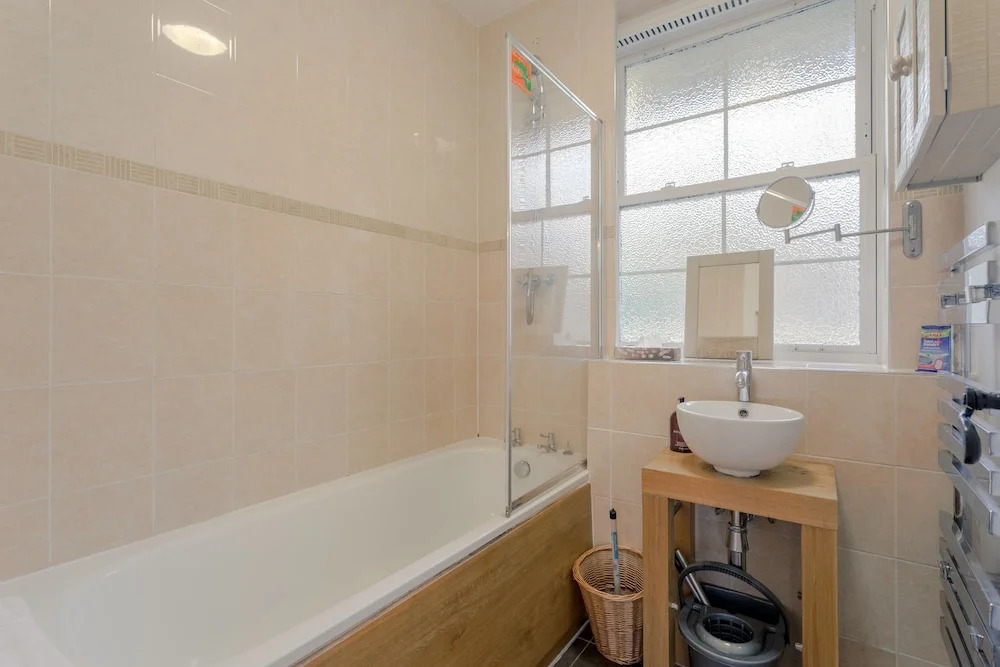 2 Bedroom Apartment in Wapping