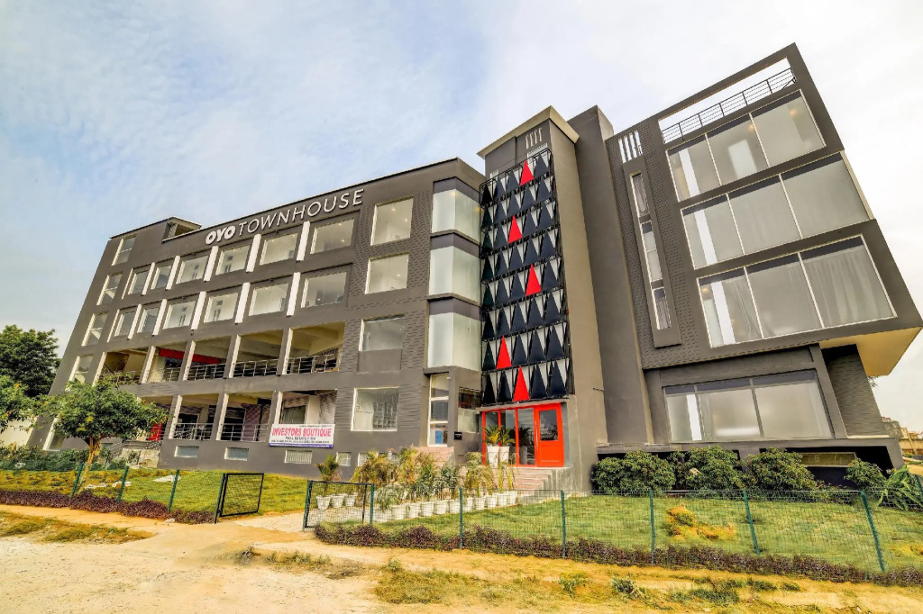 OYO Townhouse 76608 Vero