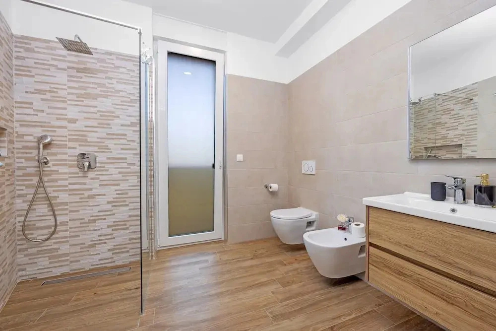 Villa With Pool, Game Room, Garden